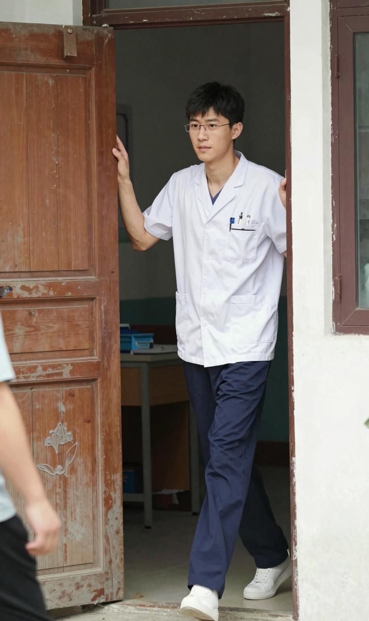 走路老撞门框他以为是近视眼度数深了 - 康顺宁陪诊